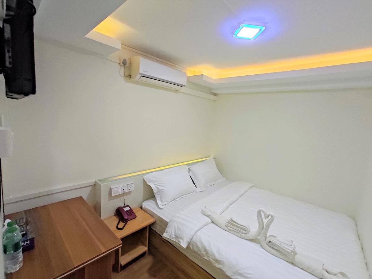 November Hostel Янгон Экстерьер фото