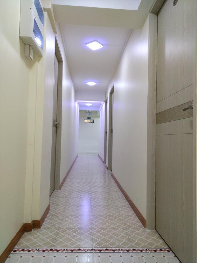 November Hostel Янгон Экстерьер фото