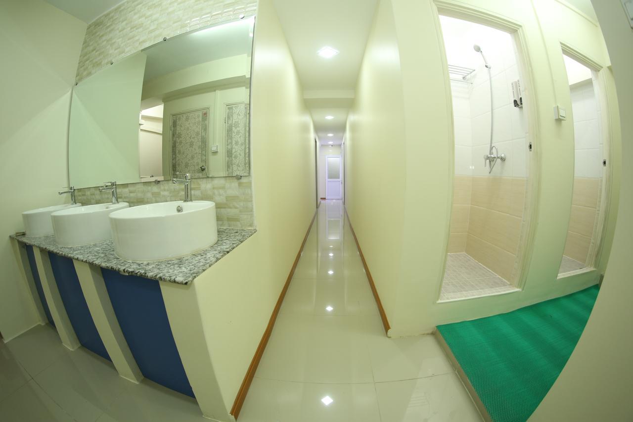 November Hostel Янгон Экстерьер фото
